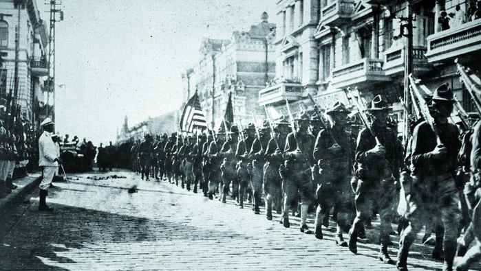 6 марта 1918 года. Английские интервенты начали высадку войск в Мурманске