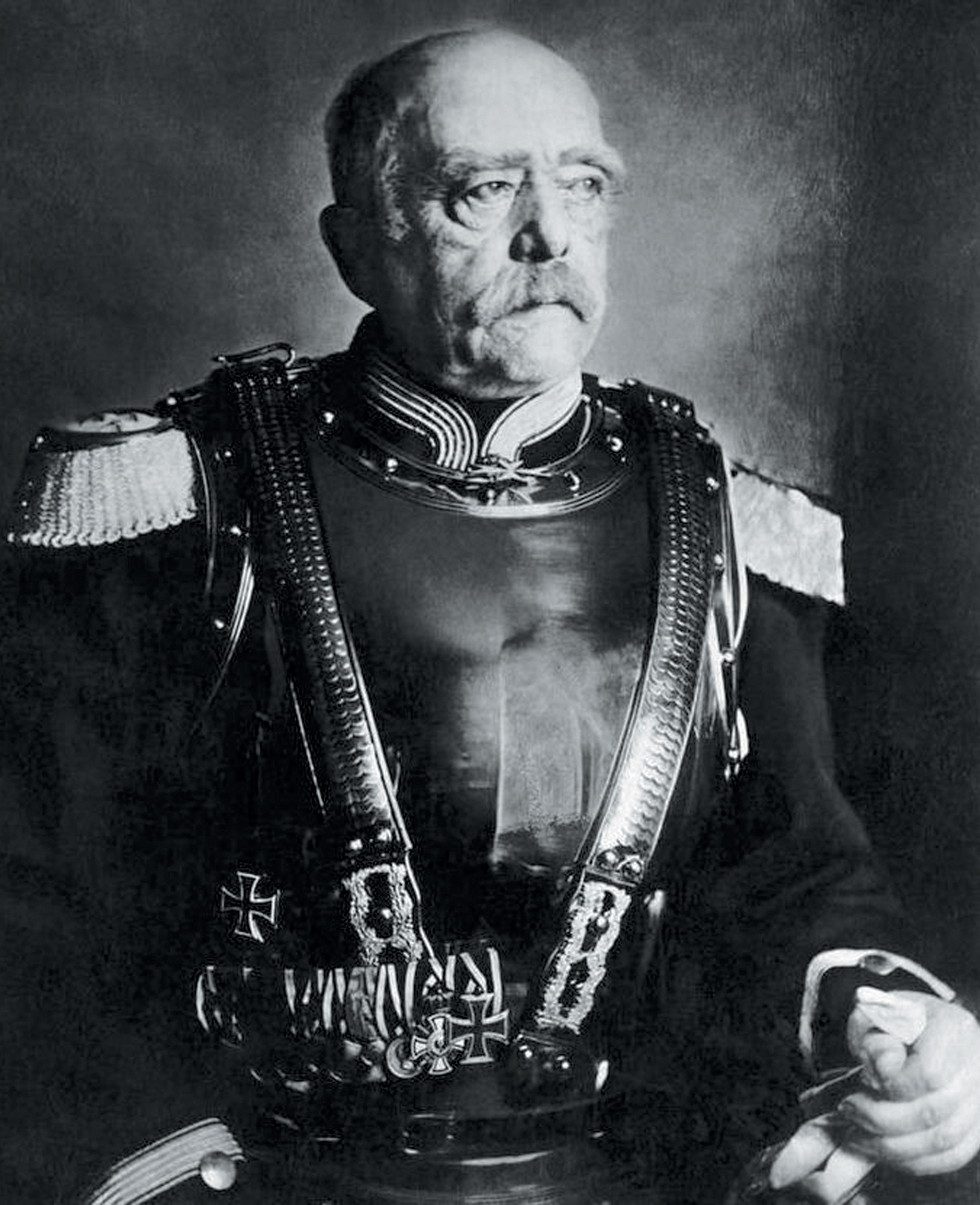 Бисмарк в 1894 году. Источник https://avatars.dzeninfra.ru/.