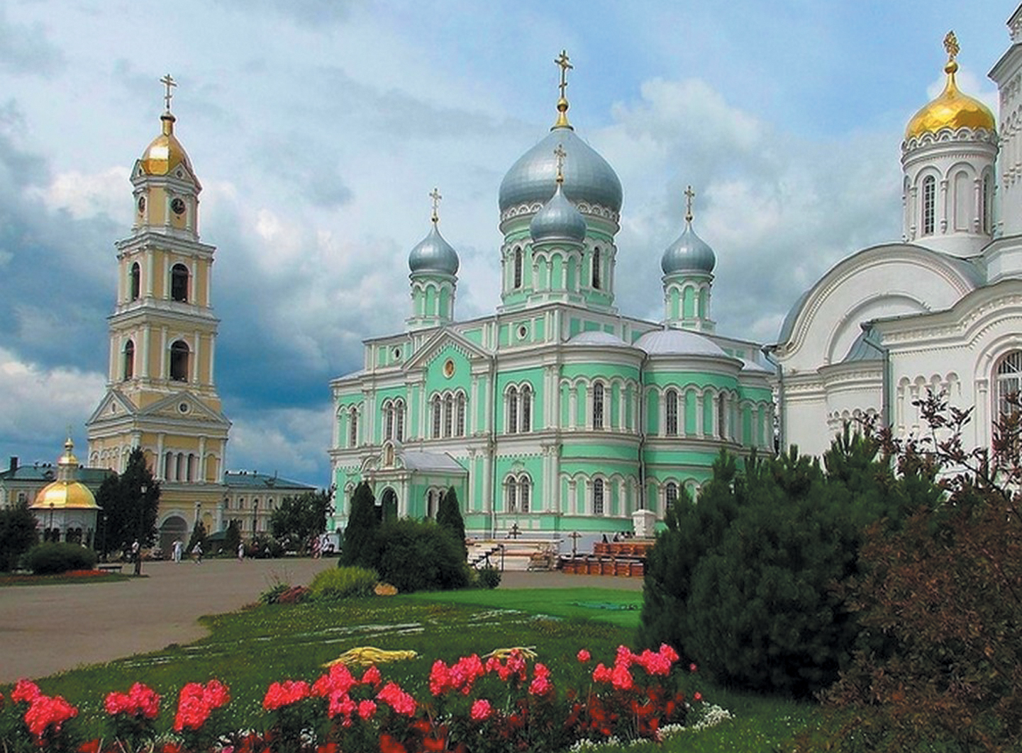 Свято-Троицкий Серафимо-Дивеевский женский монастырь.