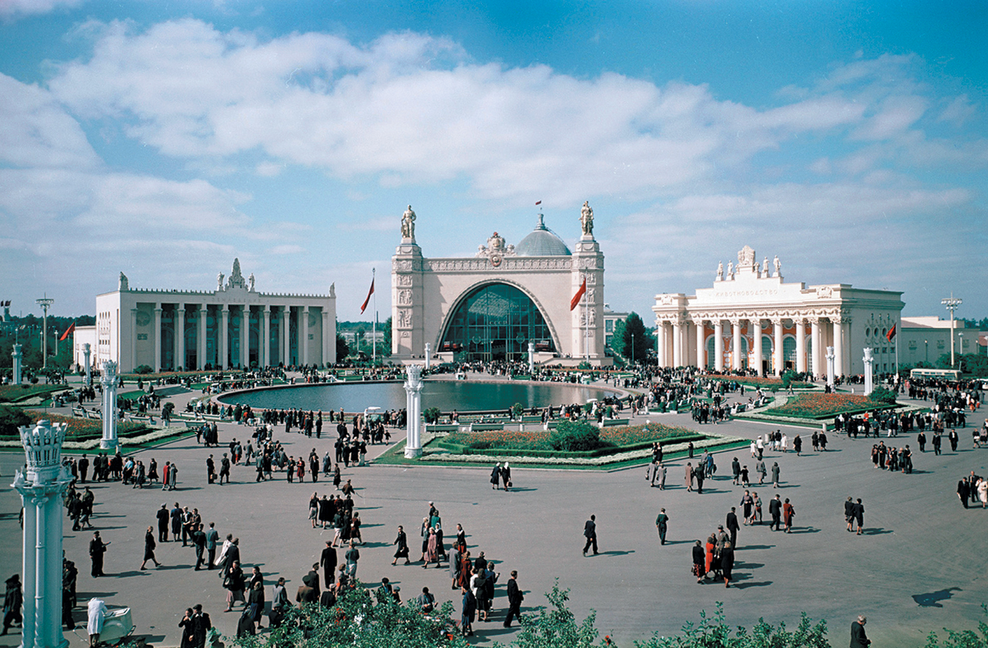 ВСХВ. Площадь Промышленности, 1954 год. Фотограф Семён Фридлянд.