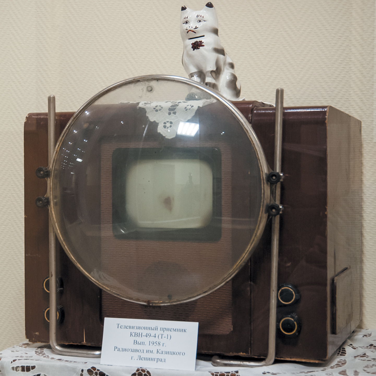 Телевизор КВН-49. Источник https://pikabu.ru/.