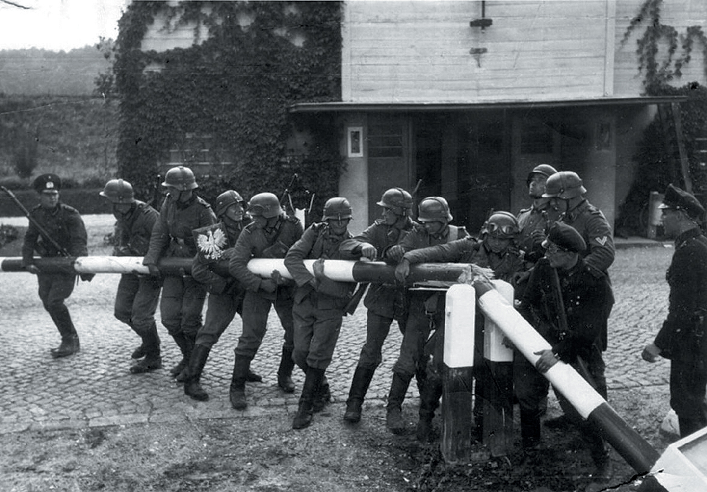 1 сентября 1939 года. Операция «Консервы» - Глейвицкая провокация, послужившая поводом к нападению Германии на Польшу, ставшему началом Второй мировой войны. Источник https://www.rubaltic.ru/.