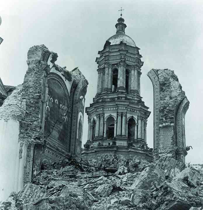 1941 В Киево-Печерской лавре был взорван Успенский собор