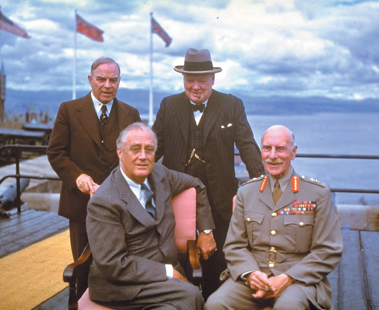 Маккензи Кинг, Франклин Д. Рузвельт, Уинстон Черчилль и граф Атлон на Первой квебекской конференции. Источник https://safe-rgs.ru/.