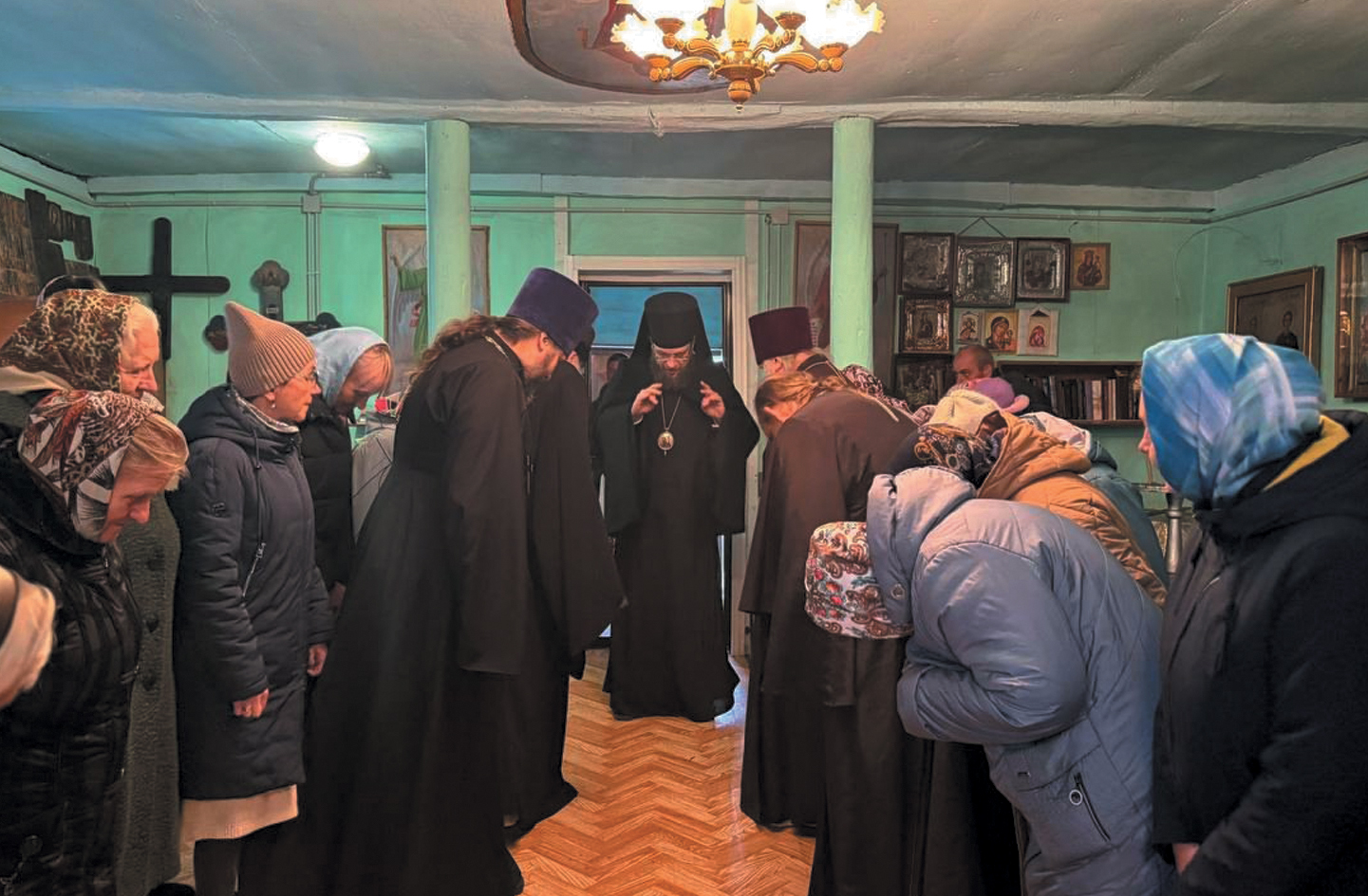 Встреча епископа Феогноста в храме святителя Афанасия в селе Афанасьевка 18 октября 2025 года. Фото пресс-службы Щигровской епархии.