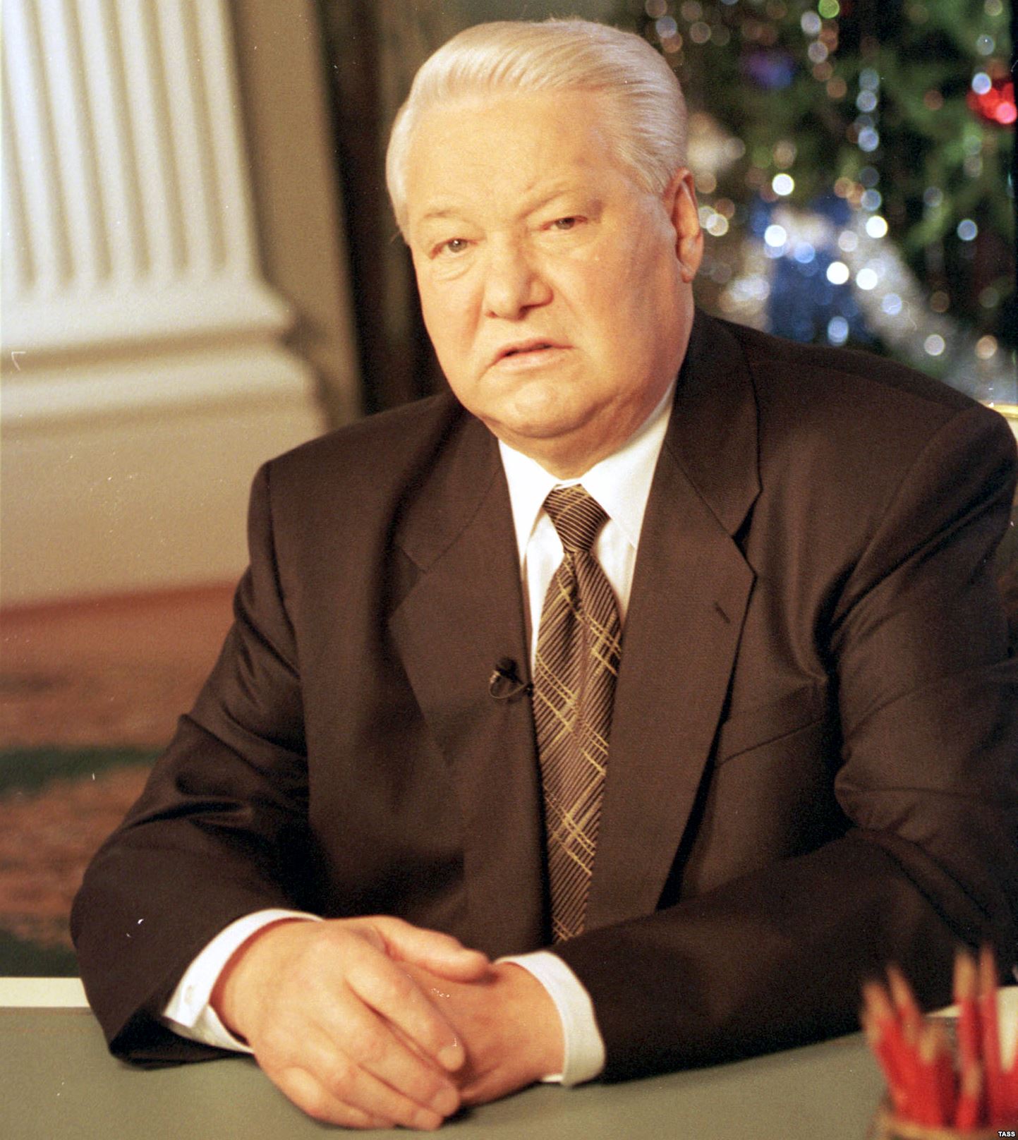 31 декабря 1999 - Борис Ельцин объявил о досрочном снятии с себя полномочий главы государства