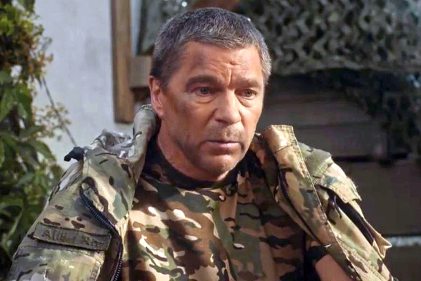 Сергей Маховиков в роли комбата, смертельно уставшего, с сорванными голосовыми связками. Очень крепкая актёрская работа! Фото: Предоставлено Артёмом Артёмовым.