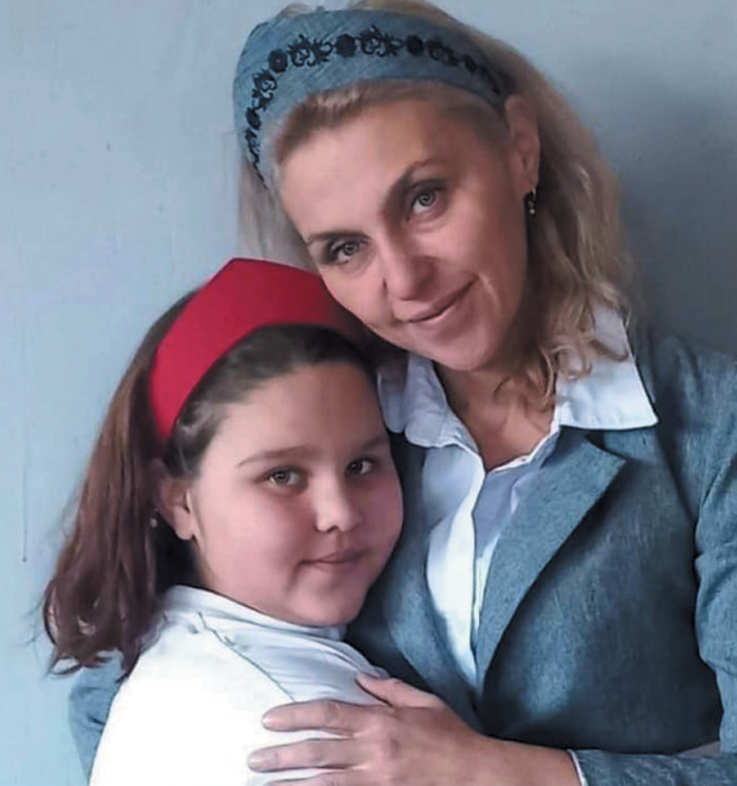 Та самая девочка со своей мамой. Источник https://avatars.dzeninfra.ru/.