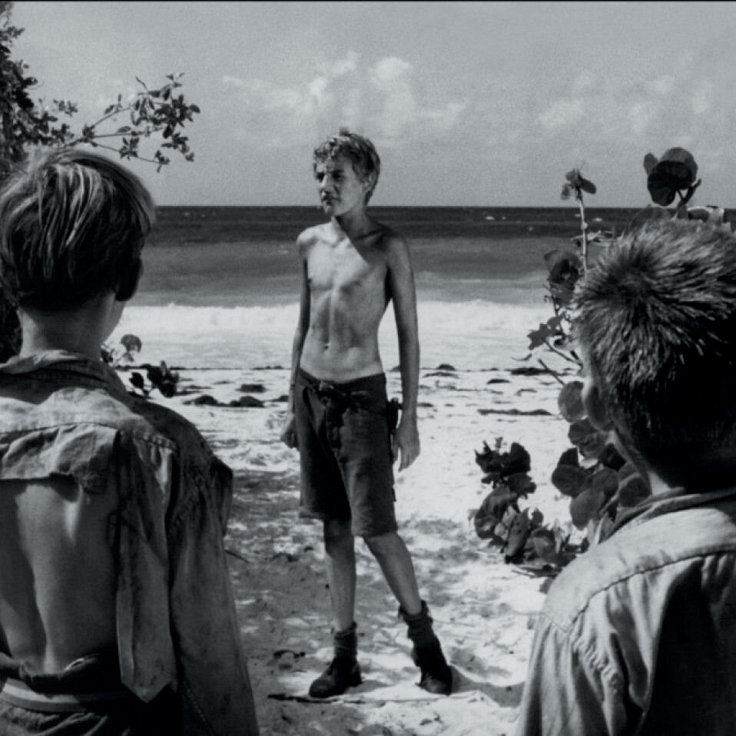 Кадр из фильма &laquo;Повелитель мух&raquo; 1963 года. Источник https://dzen.ru/.